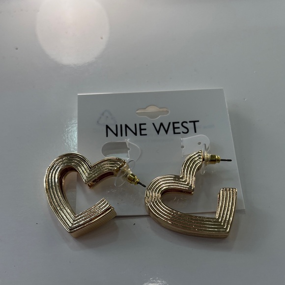 Nine West Black and Gold Heart Earrings - Picture 2 of 4